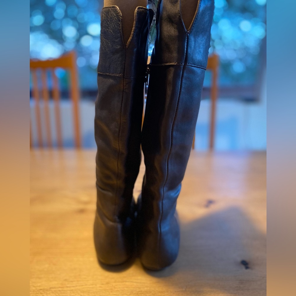Born Softest Tall Leather Boots Flat Zip Up Brown Women’s 8 1/2 Preloved - Picture 4 of 9